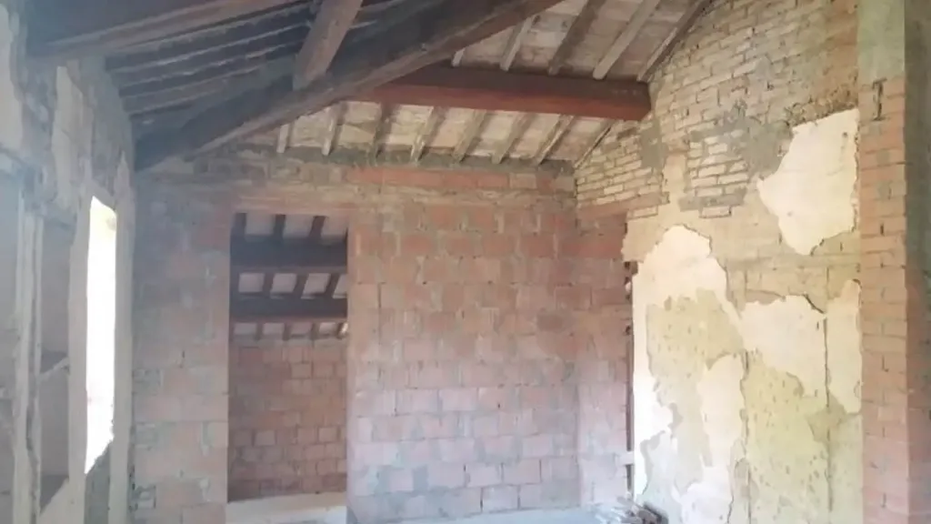 Pièces - Partially Renovated Rustico with Panoramic Views near Città della Pieve