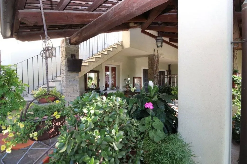 Terrass - Historic Farmhouse with B&B in La Morra