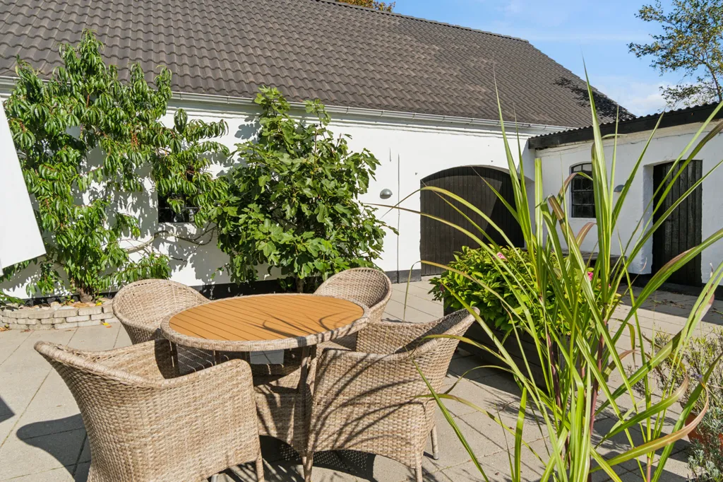 Terrasse - Renovated Farmhouse with Open Fields in Låstrup