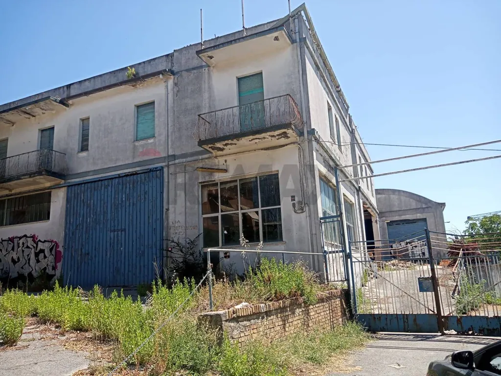 Välivaade - Industrial Warehouse for Development in Ancona