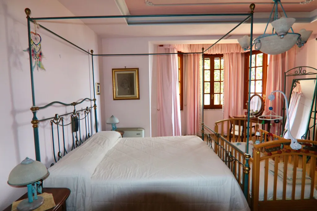Magamistoad - Hilltop Villa with Panoramic Views in Eboli