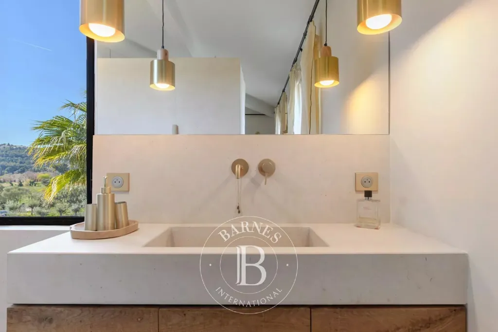 Vannitoad - Renovated Property with Pool and Vineyard Views in Cassis