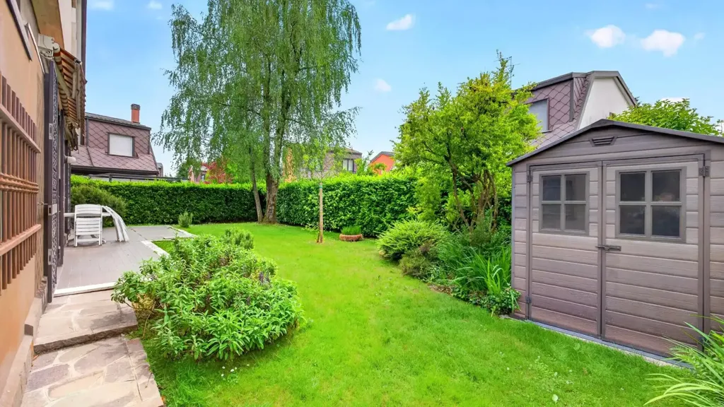 Aed - Villa with Private Garden in Arese