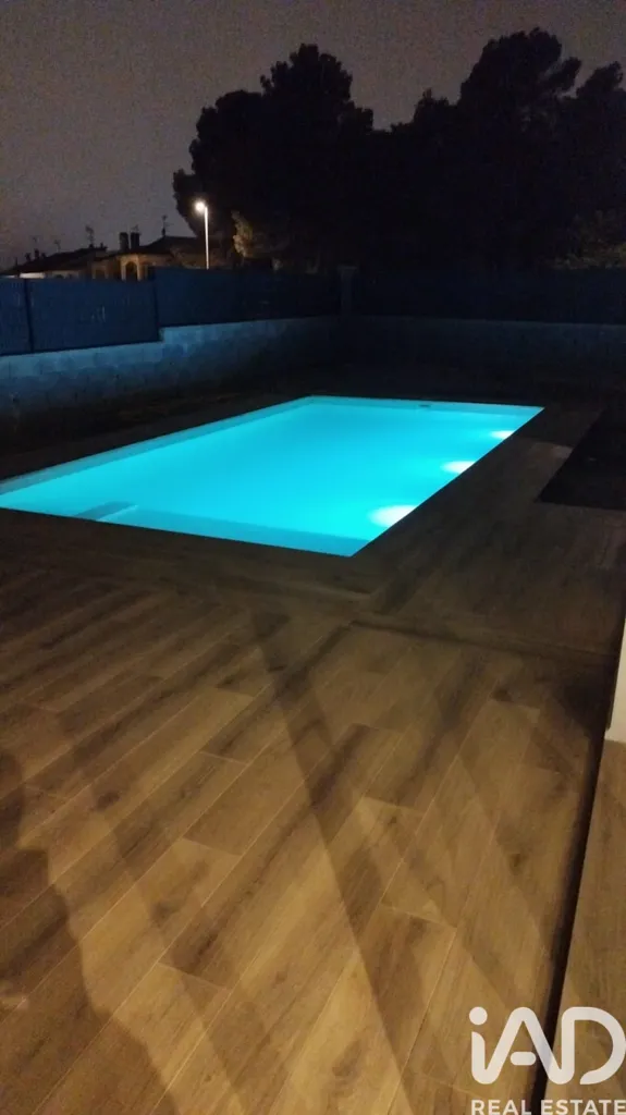 Bassein - 3-Fronted House with Pool in Cunit