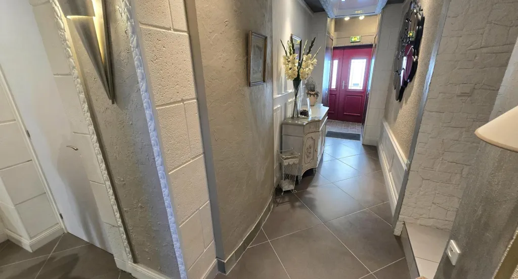 hallway_entrance