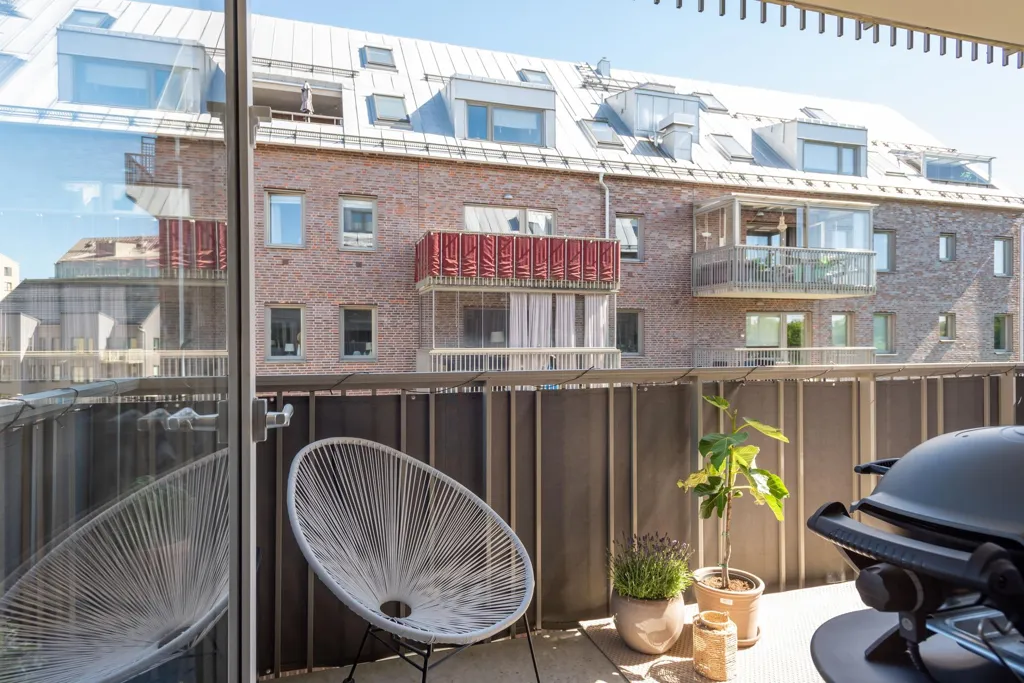 Balcon - Modern Flat with Large Balcony in Södra Ladugårdsängen