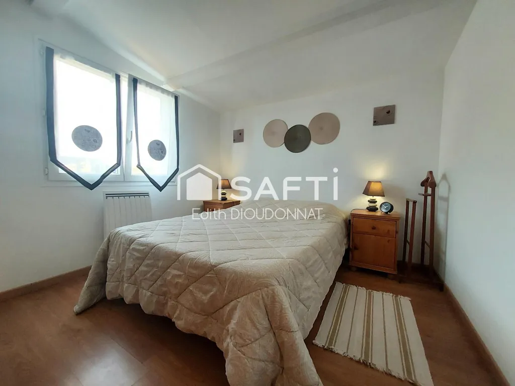 Bedrooms - House with Heated Veranda in Saint-Vincent-sur-Graon