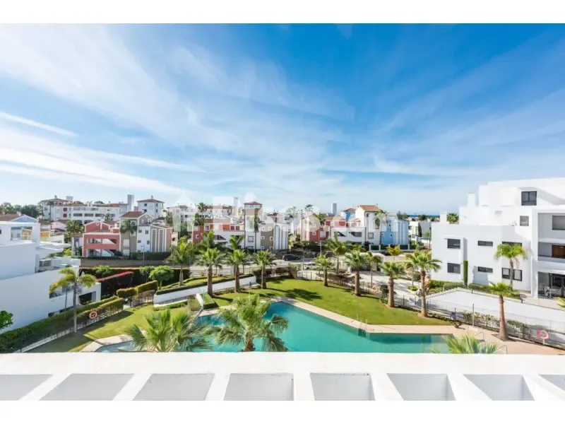 Piscine - Luxury Duplex with Sea Views in Estepona