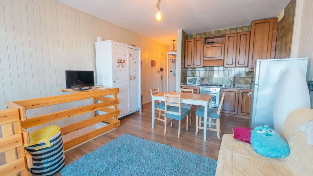 Séjour - Rustic-Style Apartment with Terrace in Bagnolo Piemonte
