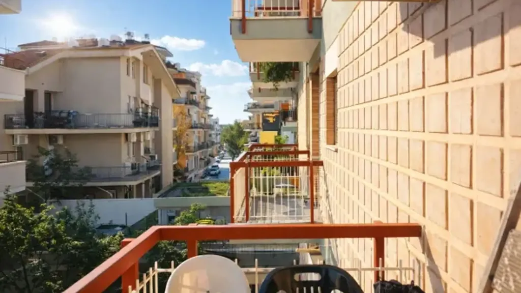 Rõdu - Modernised Apartment with Balcony in Ladispoli