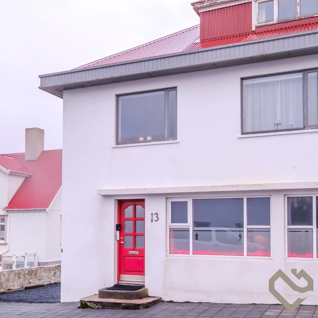 Välivaade - Stein House with Sea View in Vestmannaeyjar