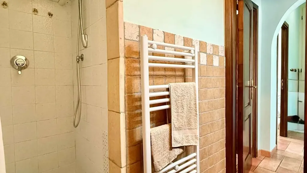 Salles de bain - Rustic Apartment with Panoramic View in Baschi
