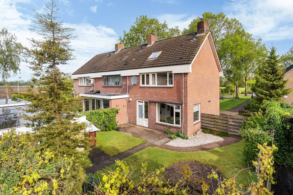 Välivaade - Corner House with Garden in Gytsjerk