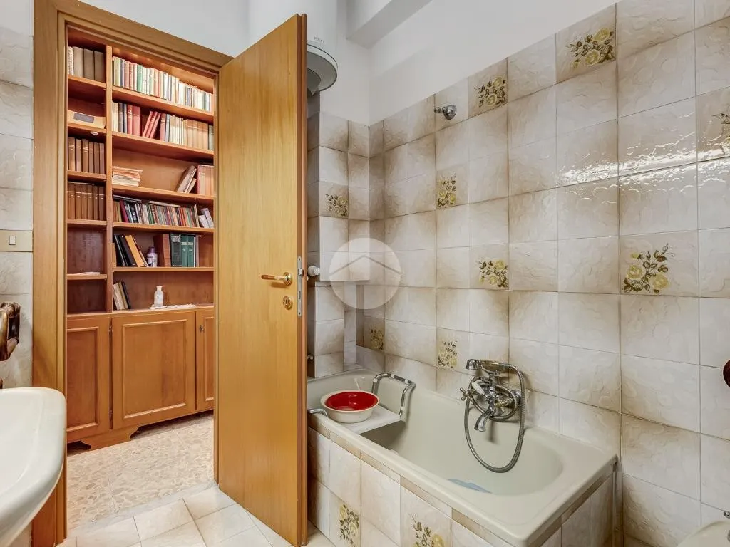 Bagni - 2-Bedroom Apartment with Balcony in Rome