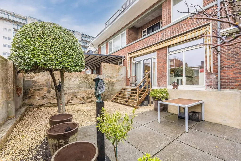 Giardino - 1930s House with Garden in Scheveningen