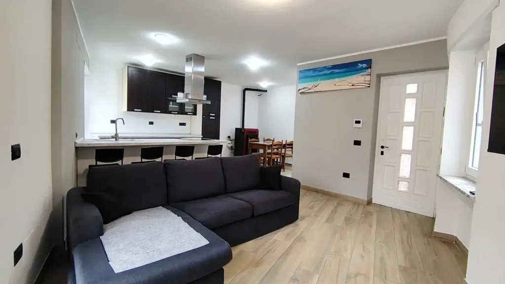 Séjour - Rented Flat with Balcony in Settimo Torinese