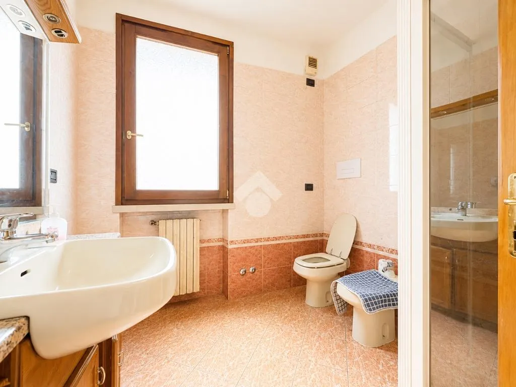 Salles de bain - Independent Villa with Garden in Sorgà