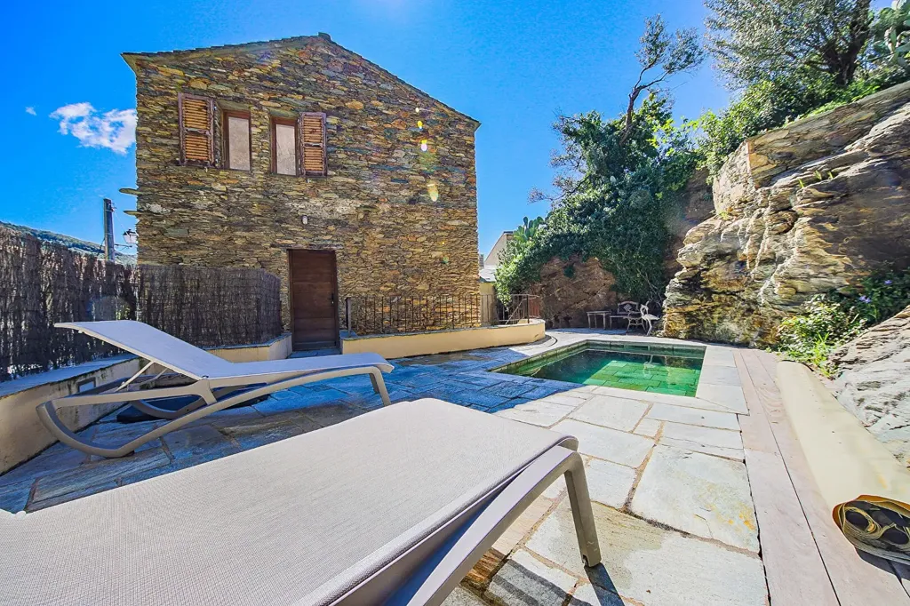 Piscine - Maison de Luxe avec Piscine et Vue Mer à Centuri