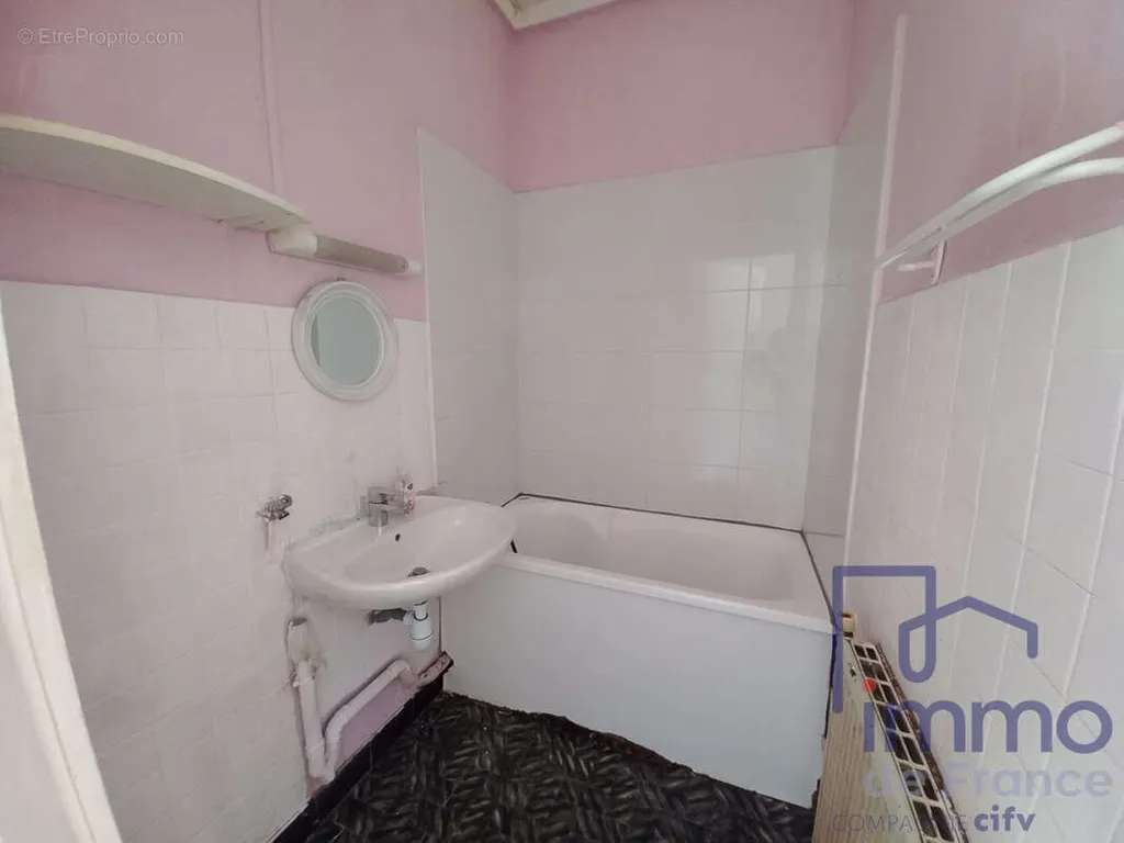 Vannitoad - 3-Bed Apartment in Saint-Étienne