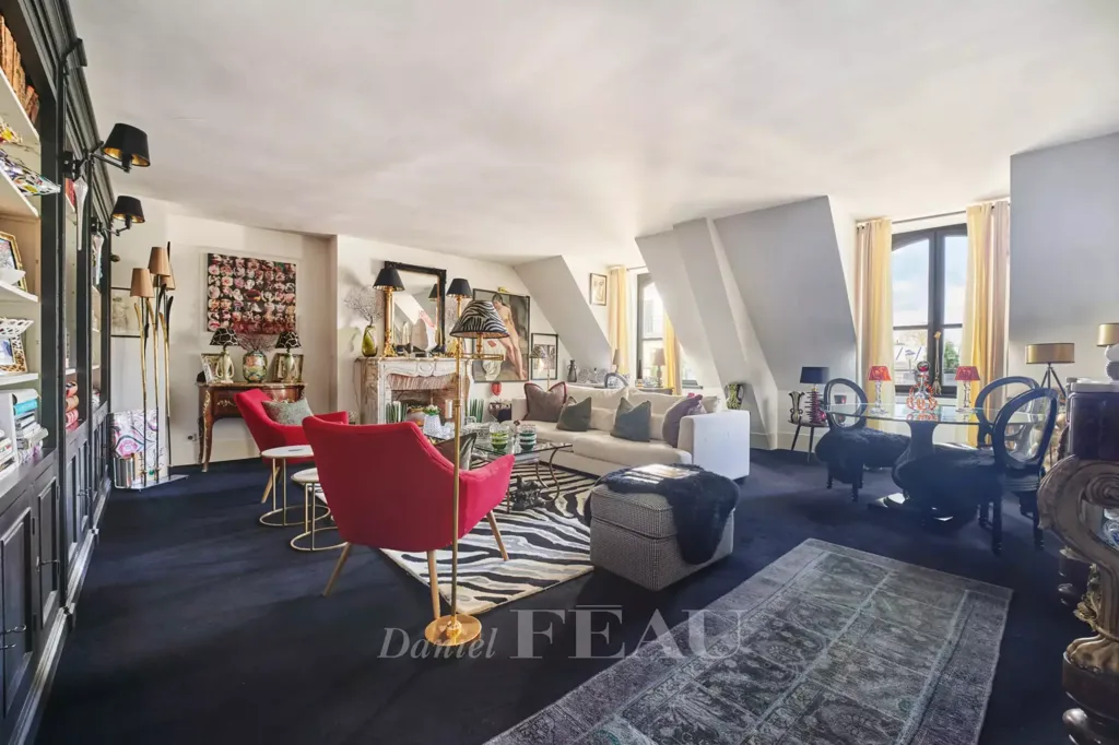 Living Room - Haussmannian Apartment with Park View in Paris 8th