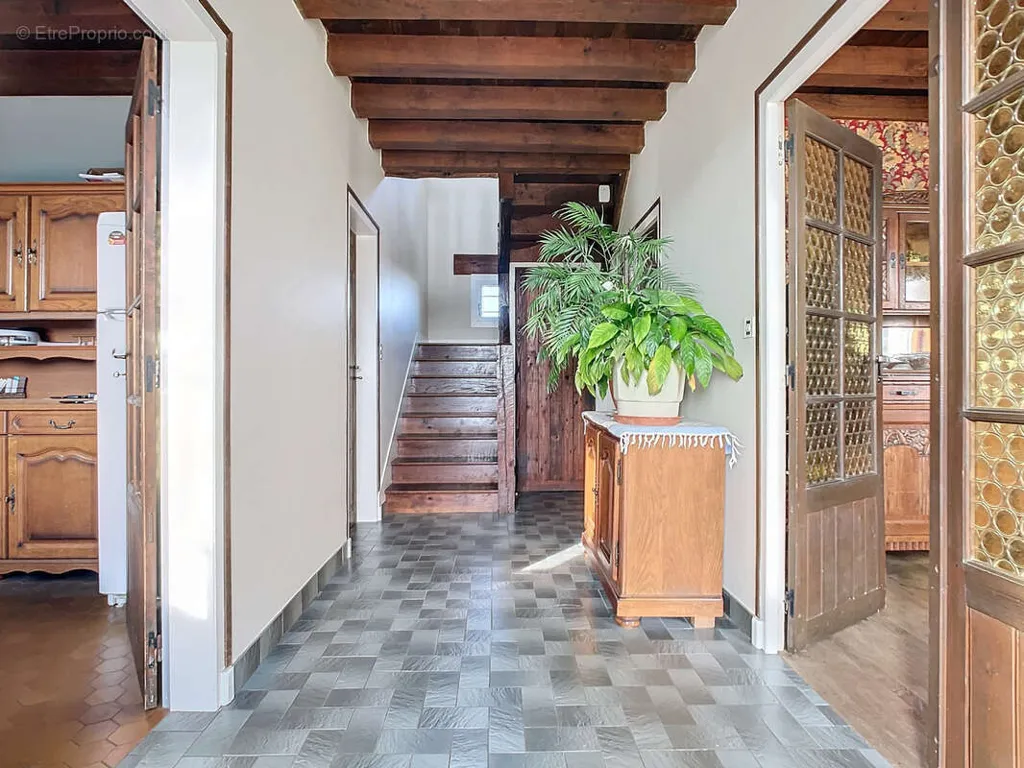 Hallway - 6-room house in Viels-Maisons