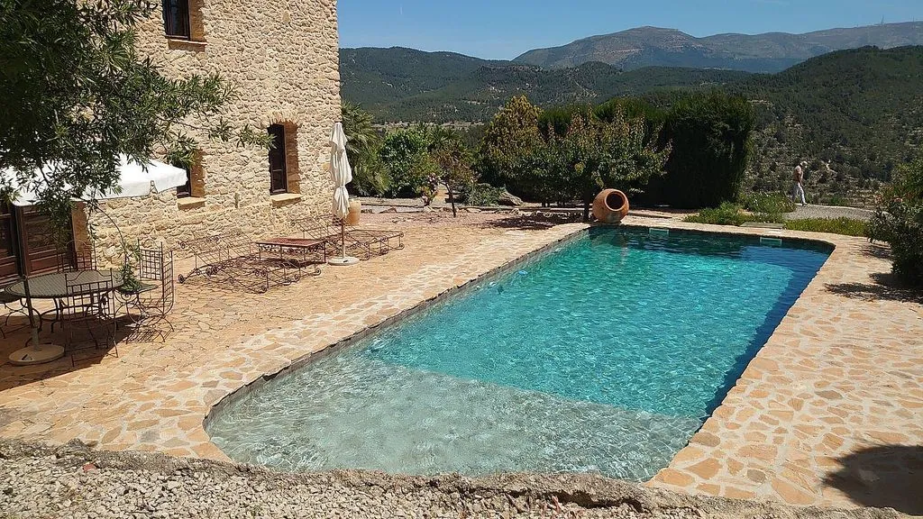 Bassein - Rustic Chalet with Pool in Relleu