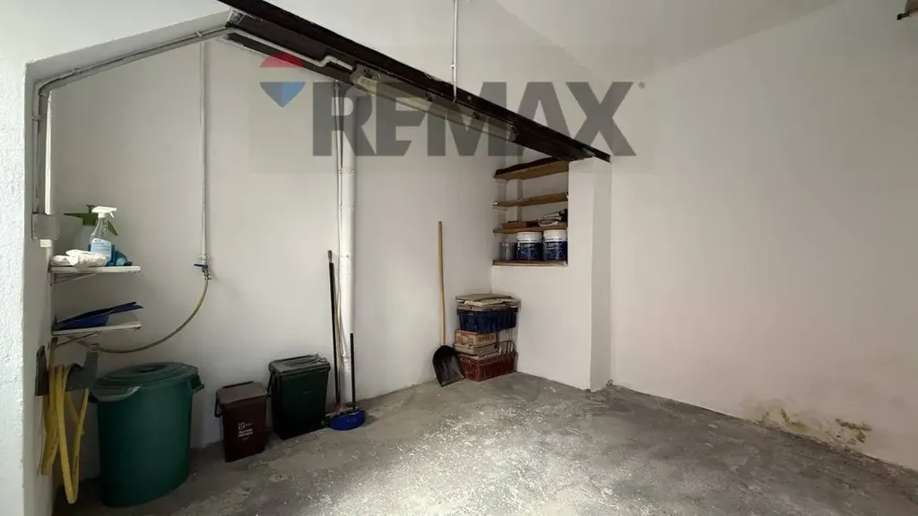 Garage - Apartment with Private Courtyard in Capriolo