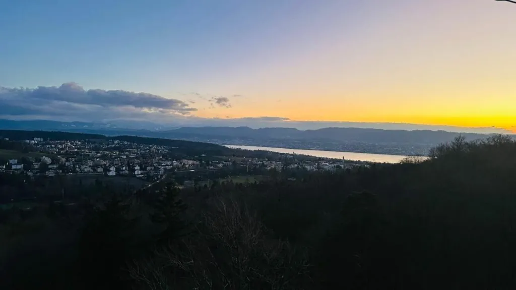 5.5-Bedroom Apartment with Panoramic Views in Dübendorf