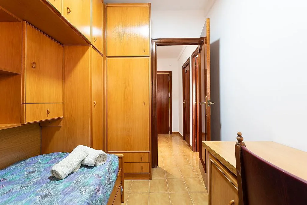 Chambres - 3-Bedroom Apartment with Views in Barcelona