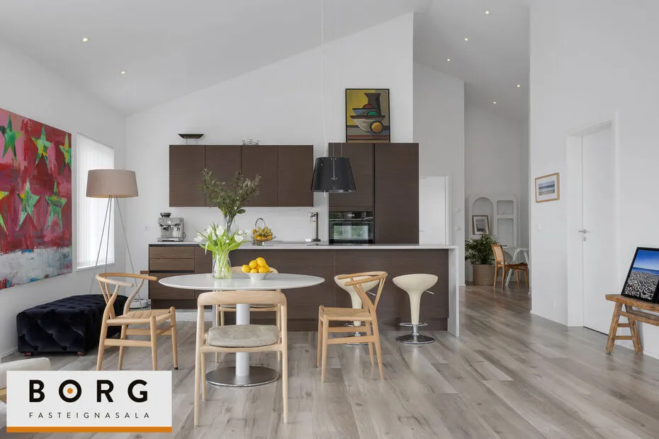 Salle à manger - Penthouse with Large Balcony in Kópavogur