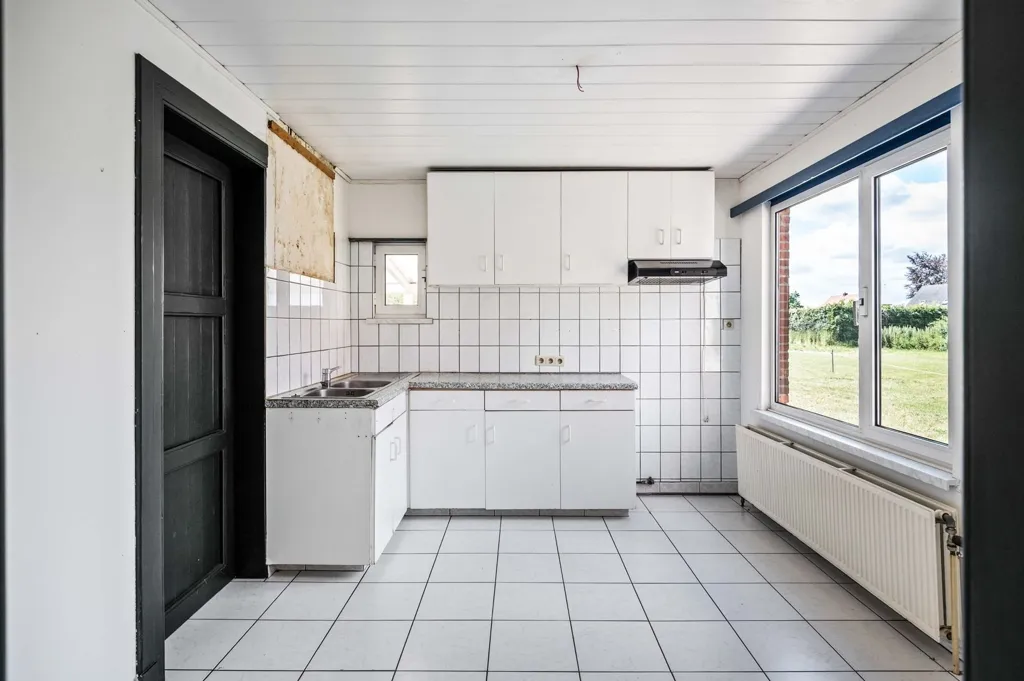 Köök - Open-Plan House with Green View in Vremde