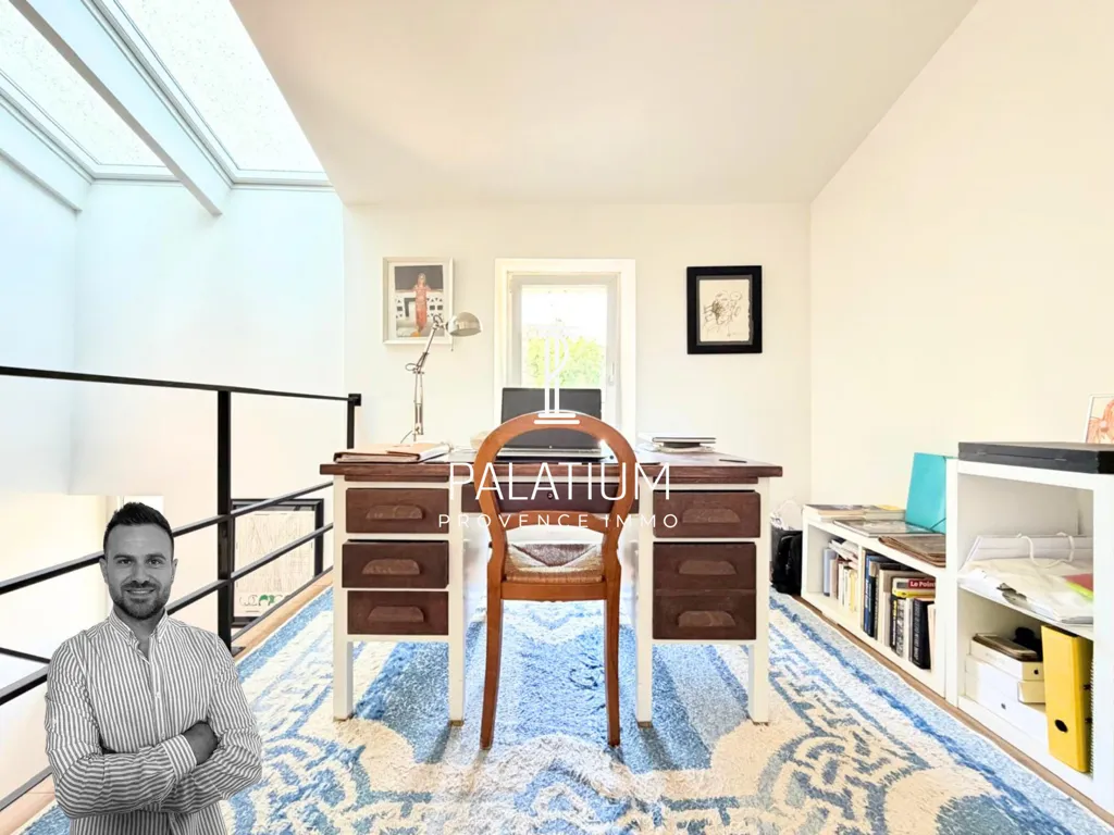 Bureau - Maison de Caractère avec Piscine au Centre de Grans