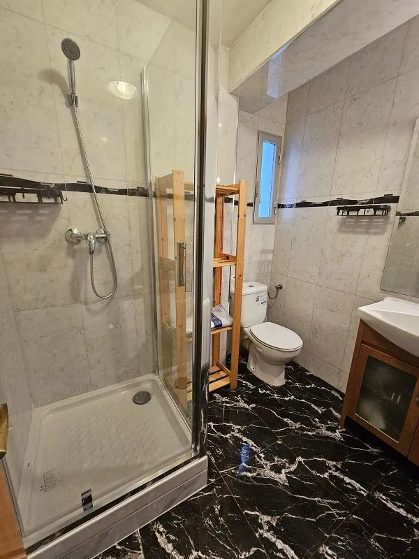 Salles de bain - Student-Friendly Flat with Balcony in Eixample