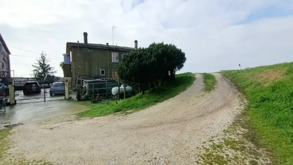 Aed - Apartment with Private Yard in Adria