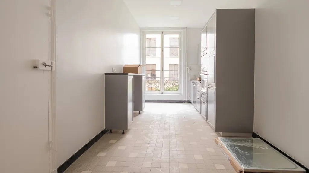 Entrée - Appartement de 5 Pièces avec Cour Arborée à Paris 75017