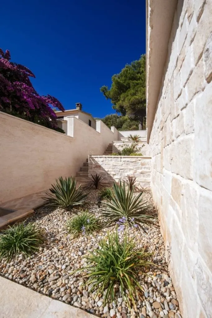 Garden - Luxury Villa with Infinity Pool on Mali Iž