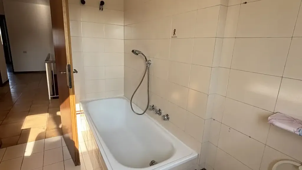 Bathrooms - Duplex Apartment with Private Entrance in Monselice