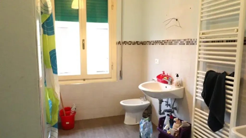 Bathrooms - Bright Bilocale with Terrace in Montevarchi
