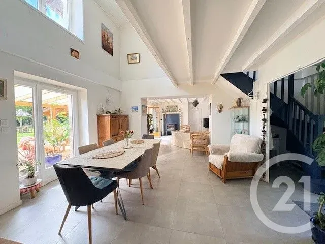 Salle à manger - Maison avec Deux Plans d'Eau à Domptier-sur-Veyle