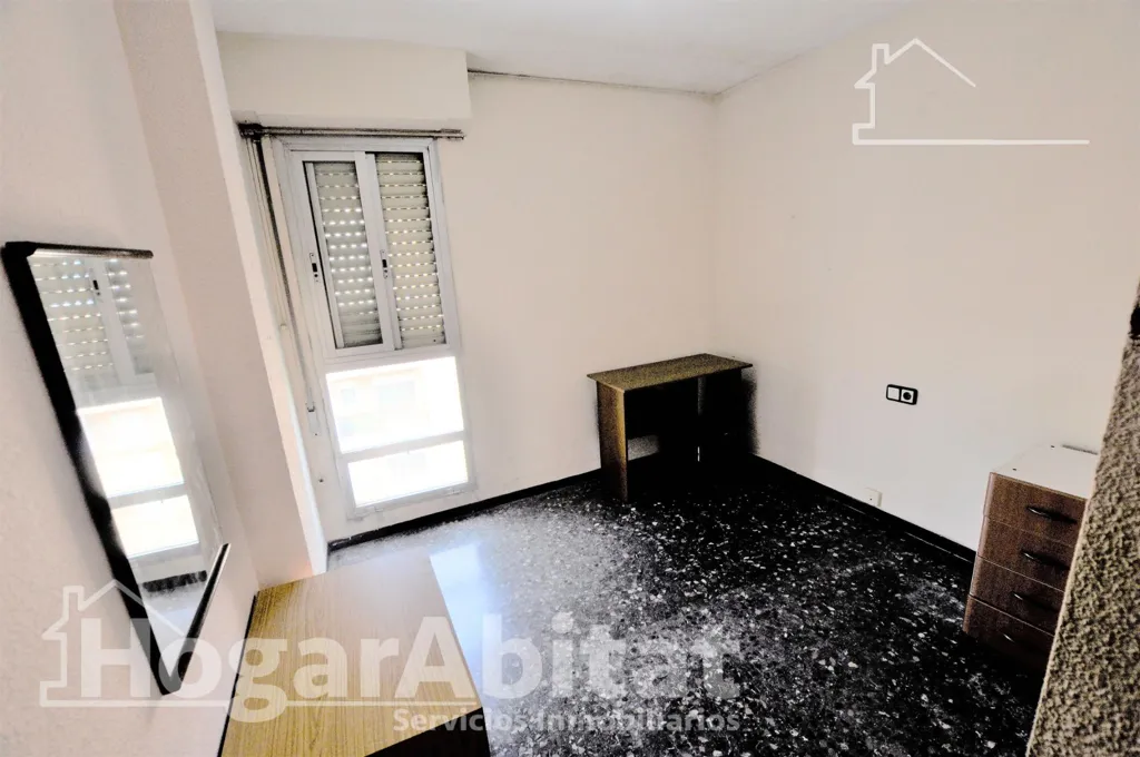 Magamistoad - Spacious Apartment with Balcony in Malilla, Valencia