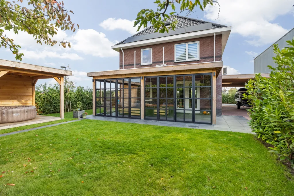 Aed - Detached House with Business Hall in Breda
