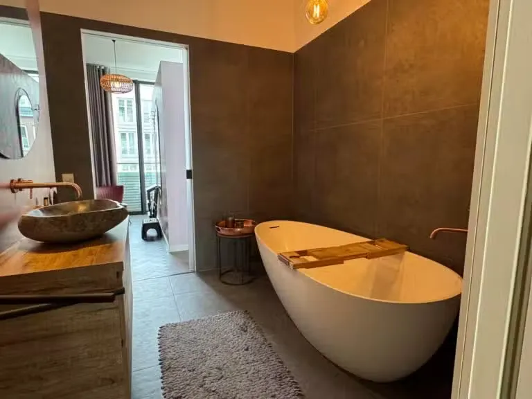 Vannitoad - Modern Apartment with Patio in Maastricht