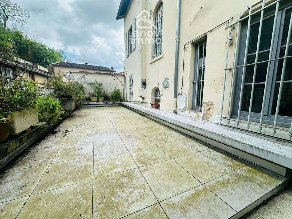 Terrass - Triplex with Garden and Terrace in Trévoux Centre