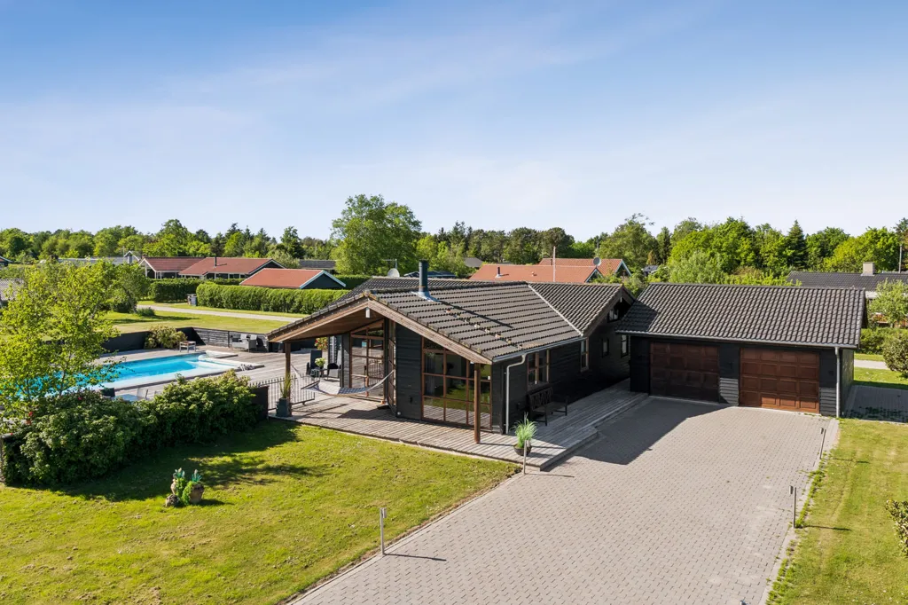 Õhuvaade - Vacation House with Pool near Hals