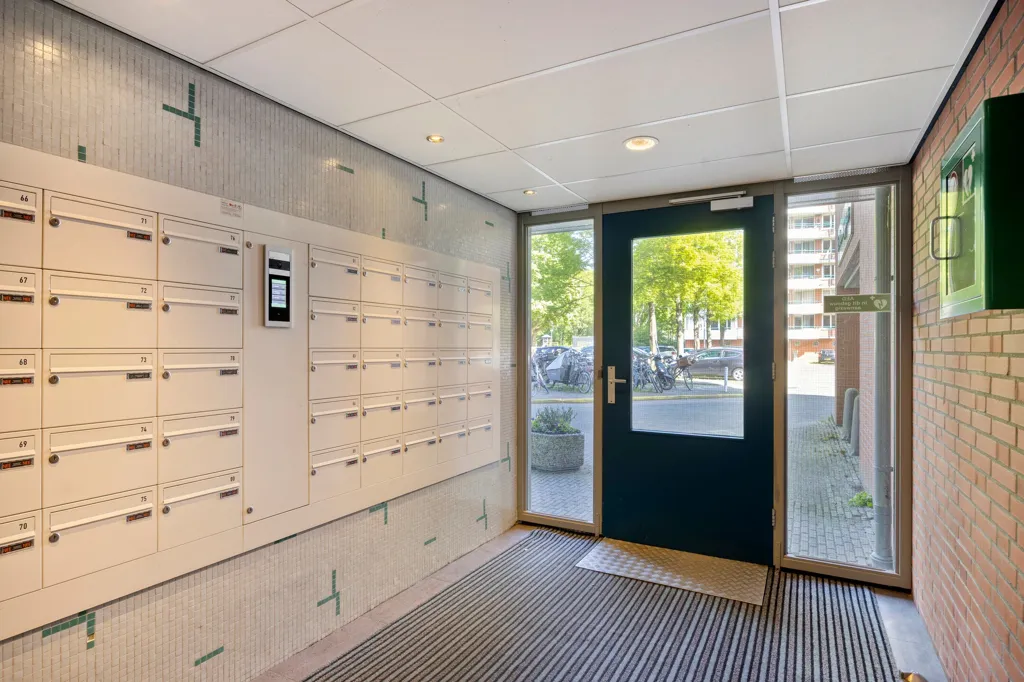 Entrée - 4-Bedroom Gallery Flat with Balcony in Green Area