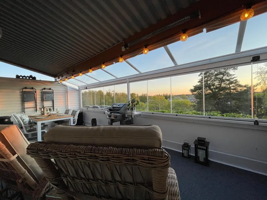 Terrass - Apartment with Balcony in Sollentuna