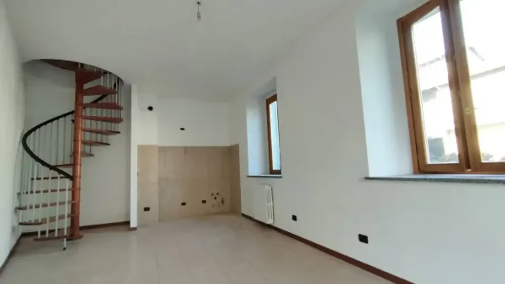 Séjour - Rented Duplex with Central Heating in Rho