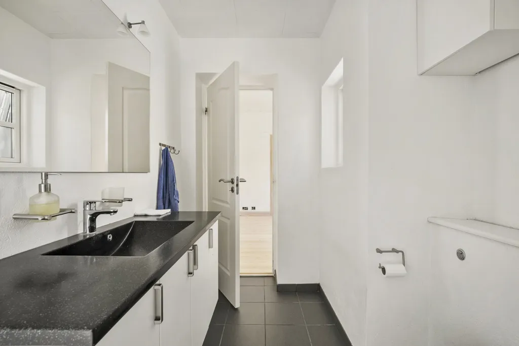 Vannitoad - Condo with Garden in Odense C
