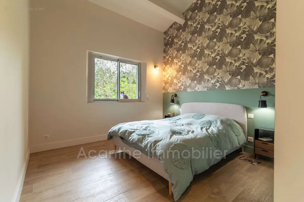 Chambres - Maison avec Piscine et Vue sur Château à Saint-Mathieu-De-Treviers