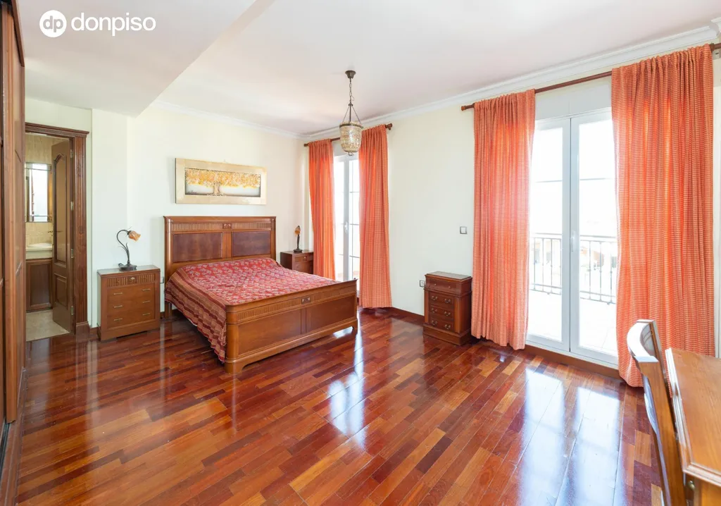 Magamistoad - Chalet with Pool in Granada's Calle Ajenjo